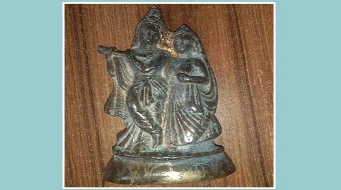 রংপুরে-কবর-খুঁড়তে-মিলল-১৮-ভরির-রাধাকৃষ্ণের-মূর্তি